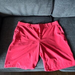 Men’s Nike Dri Fit golf shorts Size 40